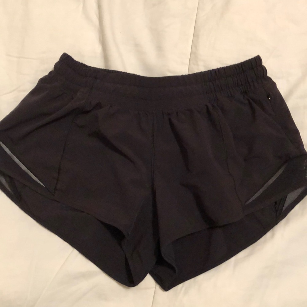 Sz 6 lululemon running shorts w pocket BRAND NEW